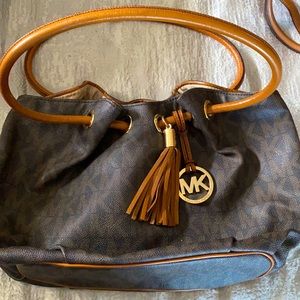 Shoulder bag in great condition .